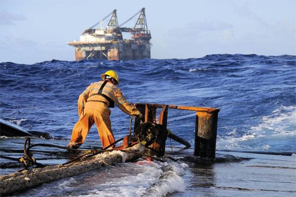 Peran Marine Engineer